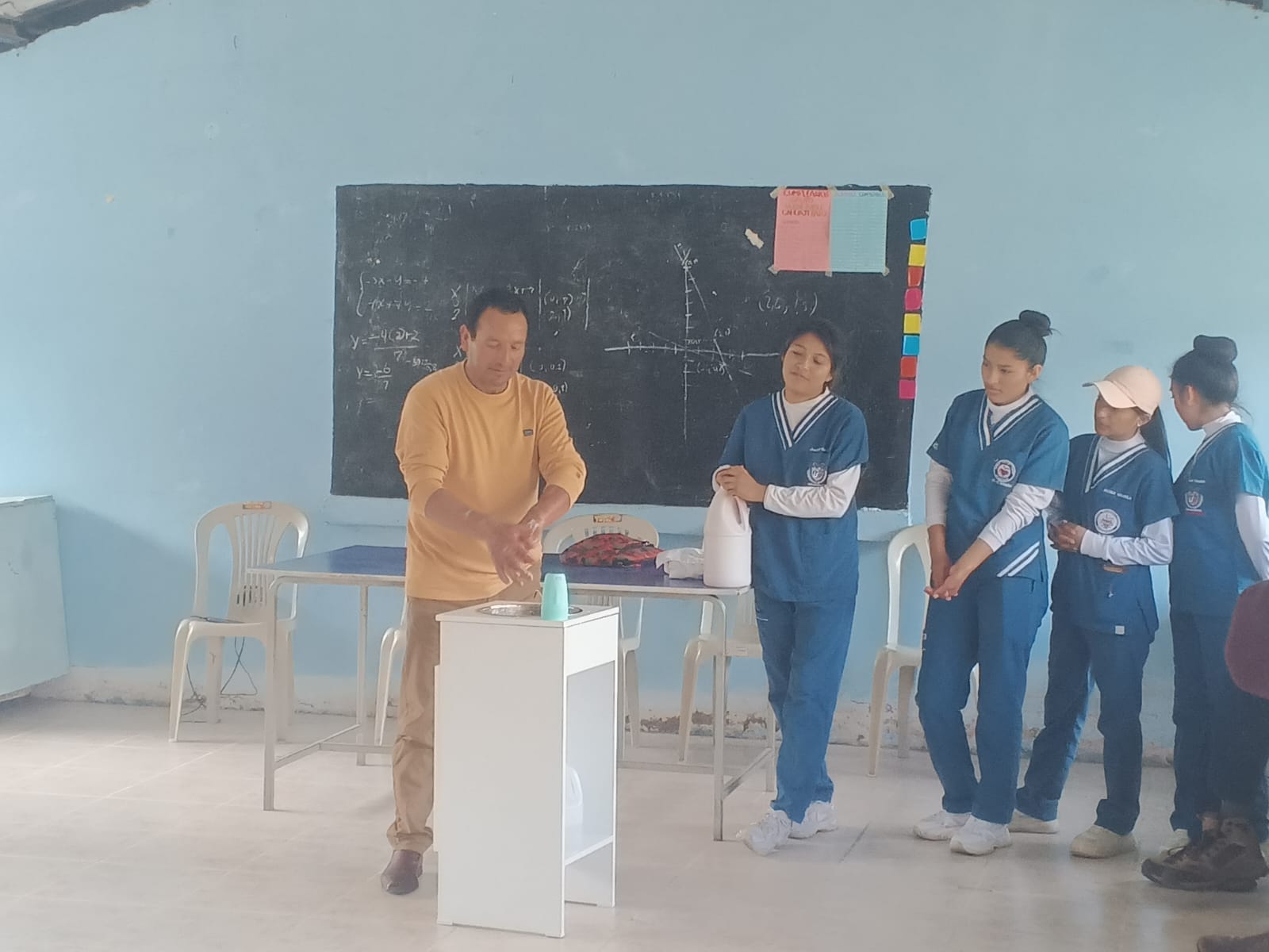 “Manos limpias y sanas, sin bacterias que causan enfermedades, proyecto dirigido al grupo dela tercera edad de la parroquia de Cahuaji Bajo”, cantón Guano, provincia de Chimborazo.