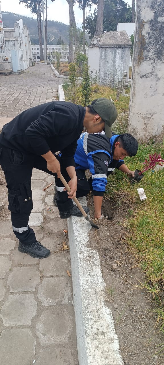 Restauración de ecosistemas degradados mediante la reforestación y la implementación de prác6cas de conservación del suelo y del agua en la parroquia de San Luis cantón Riobamba.