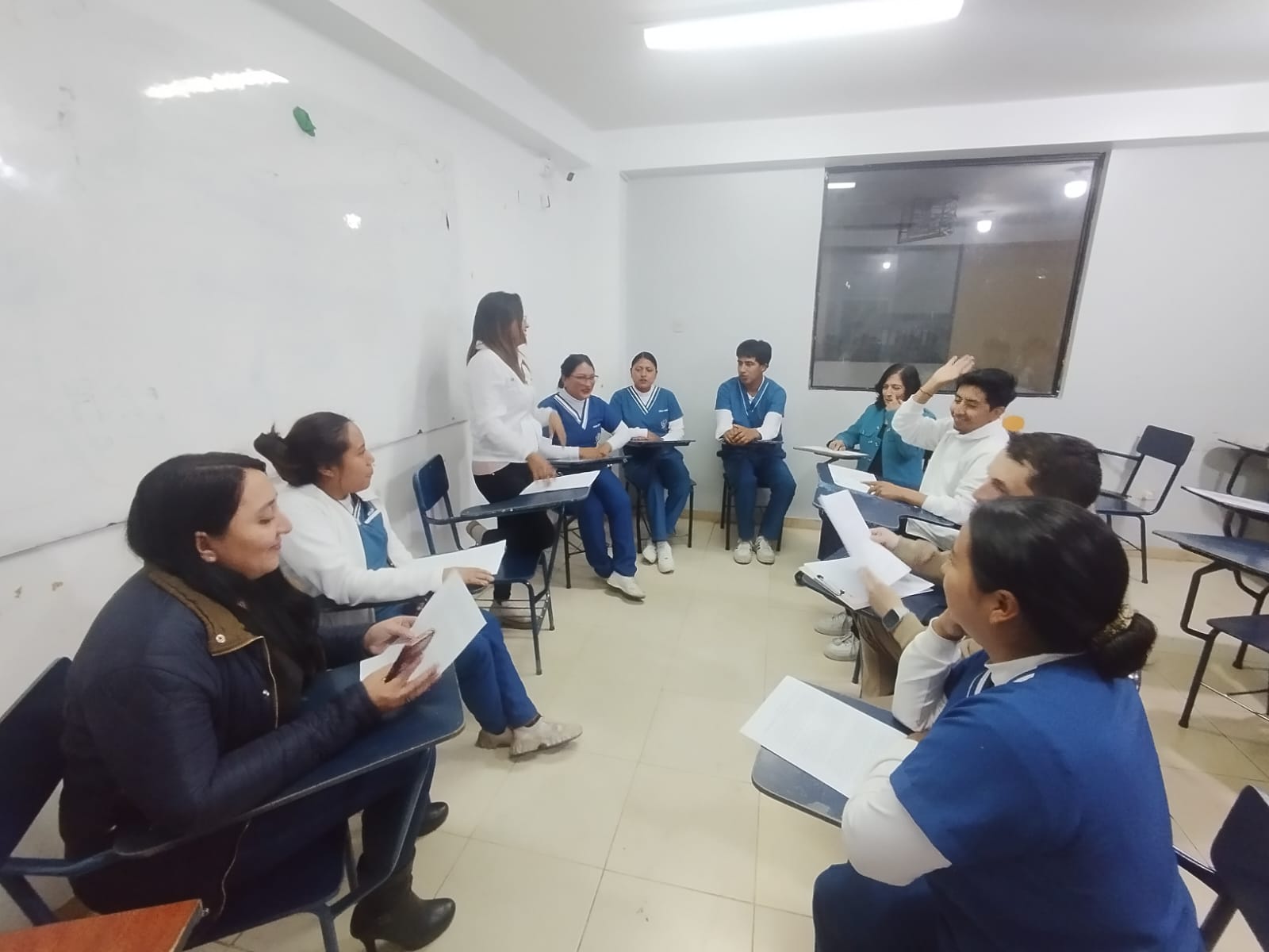 Acciones para garantizar hábitos alimentarios de adultos jóvenes en la Fundación Ecuatoriana de Desarrollo Integral Rosa de los Vientos.