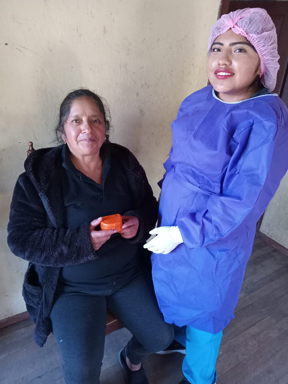 Rehabilitación oral provisional mediante la introducción de prótesis parciales acrílicas (Devolviendo sonrisas) elaboradas a base de material reciclable en adultos mayores de la parroquia Santiago de Quimiag.