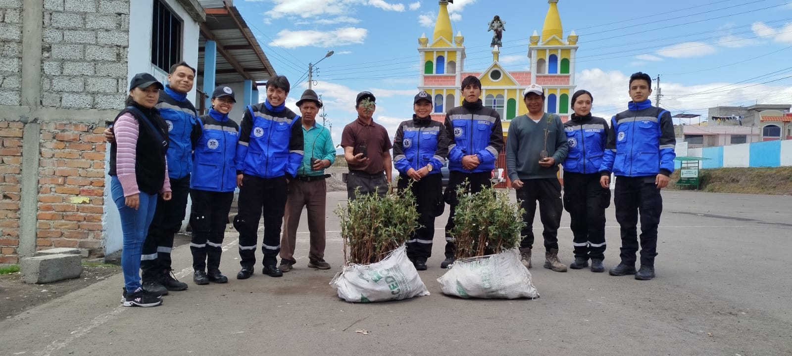Preservación de la flora y fauna mediante la reforestación en la comunidad de ANGAMARQUILLO de la parroquia de San Bartolomé de Pinllo perteneciente al cantón Ambato.